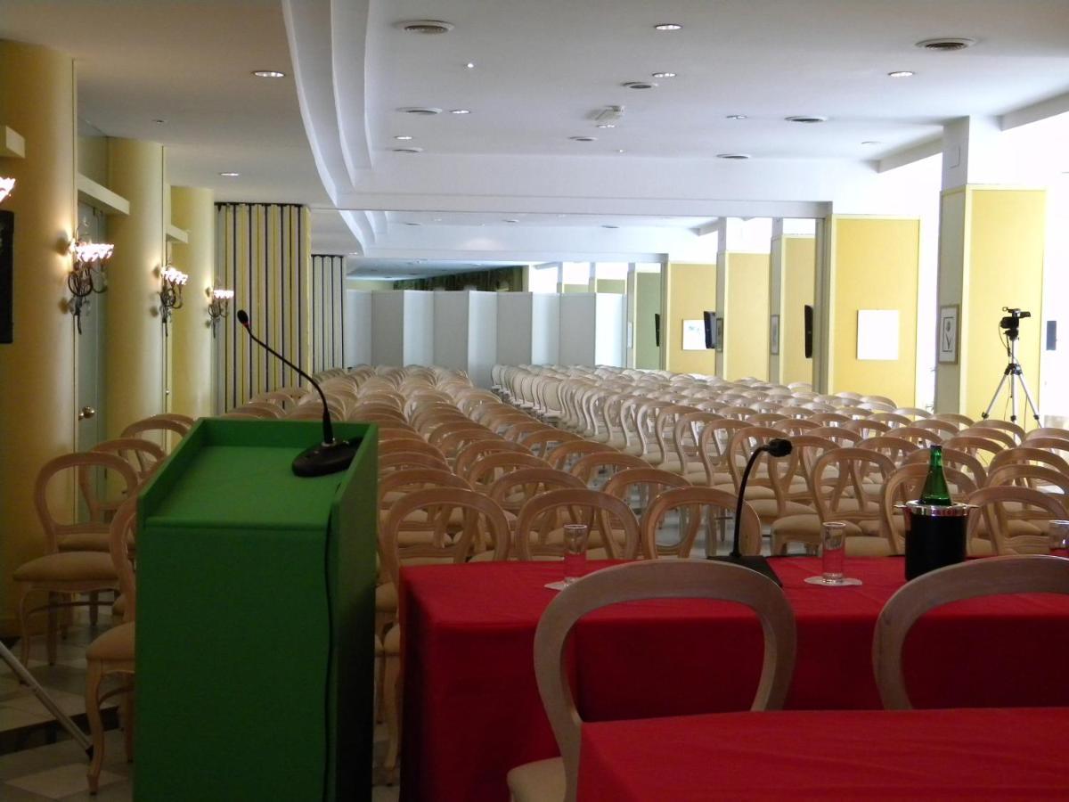 Hotel Dei Congressi Кастеламаре ди Стабия Екстериор снимка