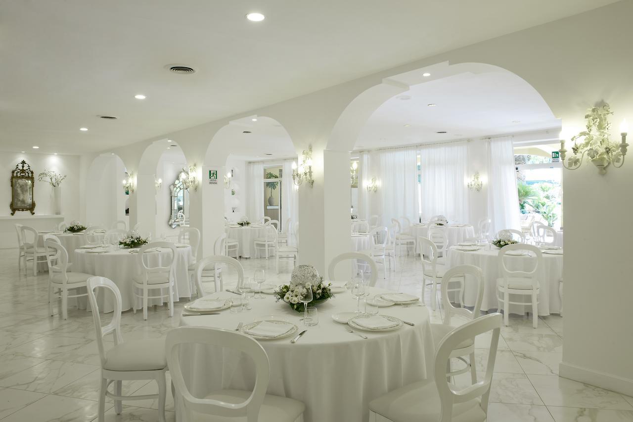Hotel Dei Congressi Кастеламаре ди Стабия Екстериор снимка